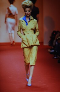 1453640388_VIVIENNE-WESTWOOD-SPRING-1997(7).thumb.jpg.a47c26d44380dde322f856a03ec235e8.jpg