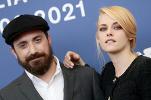 Kristen+Stewart+Spencer+Photocall+78th+Venice+S97E24N_rzXx.jpg