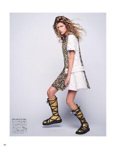 2021-09-01 Vogue Japan-page-006.jpg