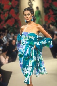 1490364652_YvesSaintLaurent1998HauteCouture74.thumb.jpg.88d92229dbb876b0a1cf9a184b715d75.jpg