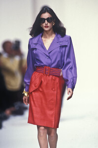 1508846188_Givenchy1992WomenRTW11.thumb.jpg.6713a03b15c14f53b9828aa2731a626c.jpg