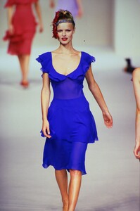 151817083_blumarine(12).thumb.jpg.5276afe4fea8a63b15d1f0c5ff00c5a7.jpg