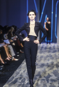 1520745426_Moschino1998WomenRTW118.thumb.jpg.656dabca7f6648e4e44f0606808d8463.jpg