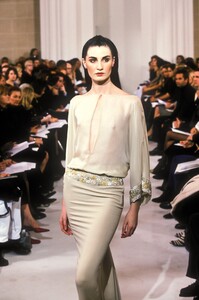 1522320787_Valentino1999HauteCouture88.thumb.jpg.0df5a7d35a6322107411217f612f3abd.jpg