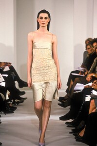 152851800_Valentino1999HauteCouture94.thumb.jpg.d1d14a4099174e2335dc2f50a811311b.jpg