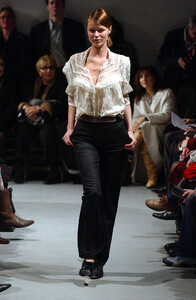 1531601436_AnneValerieHash2004HauteCouture92.thumb.jpg.dc7271d7e33d9423b0d0f5b69a2493bd.jpg