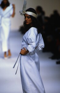 1534870595_lanvin-ss-1993(4).thumb.jpg.589e854c9ec13144e5151034b81e0e2c.jpg