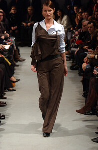 1537277864_AnneValerieHash2004HauteCouture17.thumb.jpg.1d4bbdc3b275b375cbd6c100793f3ae2.jpg