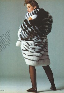 1554315766_VOGUEUSDec198203.thumb.jpg.3278ebdf1b3409c6e062c19f362d4bb6.jpg