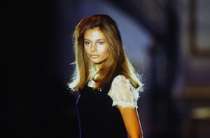 1555727559_atelier-versace-ss-1994(1).thumb.jpg.2c83ab8b201286ca558be279f8459292.jpg