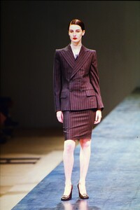 155591525_ysl-fw-1999(19).thumb.jpg.31f1a45c1ff6d25c8bc672e975f1d883.jpg