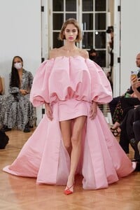 Quinn Mora Carolina HerreraFall 2022 RTW NYFW.jpeg