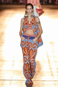 Quinn Mora Etro Spring 2022 RTW MFW 1.jpg