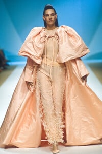 1619704329_PierreBalmain1999HauteCouture103.thumb.jpg.1d78f602c645cc03c02e56a1d71534bf.jpg