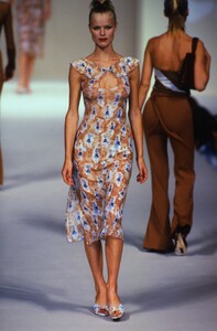 1656719088_blumarine(10).thumb.jpg.3b02c3ed8c813addbb7e92d154d57f1f.jpg