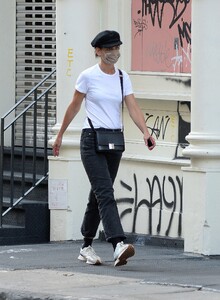       hol120921BZNimage104.jpg