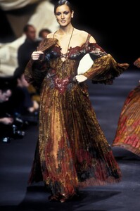 1667362521_ChristianDior1994HauteCouture186.thumb.jpg.4255c18242ca7807eab5c47d37fe1333.jpg