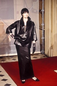 1696245169_JeanPaulGaultier1998HauteCouture50.thumb.jpg.a7f1ba577fb3db7d6003db5e7bd865a5.jpg