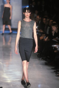 1720540104_DonnaKaran1998WomenRTW8.thumb.jpg.d7b5db3f4a32bca1f09ace93b0070078.jpg