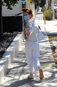       zoe020921BZNimage113.jpg