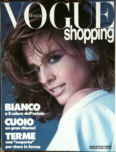 1733680130_VOGUEITALIASHOPPINGn.412giugno1984.thumb.jpg.1b30fd1542c088164ffedb5c978deb5a.jpg