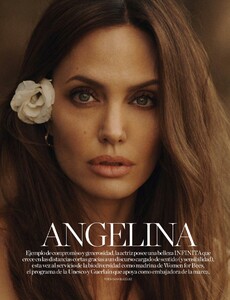 Angelina Jolie @ Elle Espana October 2021 03.jpg