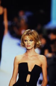 175325916_CHRISTIAN-DIOR-SPRING-1997(19).thumb.jpg.5975f76f8675d100865d03350fcb62d2.jpg