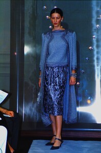 1759604303_VALENTINO-COUTURE-FALL-1998(1).thumb.jpg.1088c43137e04e24d97ac3fcc13893d6.jpg