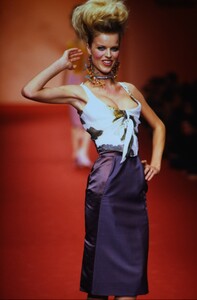 1791599736_VIVIENNE-WESTWOOD-SPRING-1997(13).thumb.jpg.4d41f9efc73cb88d15134da25f5431c9.jpg