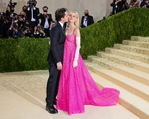 Brooklyn-Beckham-Nicola-Peltz-at-Met-Gala-2021 (3).jpg