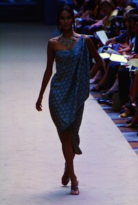 1796233474_balmain-couture-fall-1998(6).thumb.jpg.42158622ab88e00660911376a8b9232b.jpg