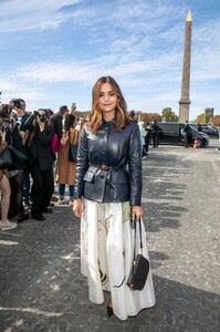        jen280921BZNimage5.jpg