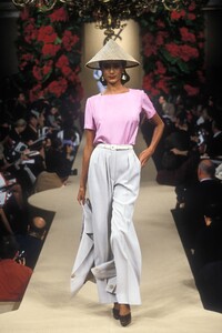 1847812420_YvesSaintLaurent1998HauteCouture8.thumb.jpg.0f6ed5edc79b5ab5ab8b222a1df2ccc3.jpg