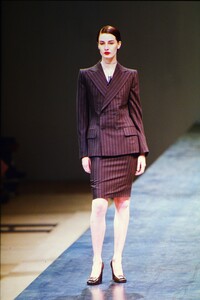 1848264896_ysl-fw-1999(18).thumb.jpg.438e89c24d6ab2a29fc9ba1d3db20c91.jpg