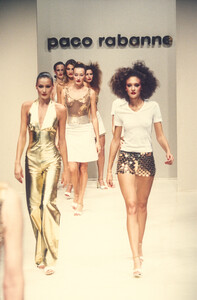 1857187553_PacoRabanne1995WomenRTW21.thumb.jpg.d7fb154a31ab996d26c8e13de45a0d4f.jpg