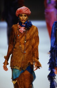 186287900_emanuel-ungaro-hc-ss-1994(11).thumb.jpg.b89b902a8956a1d6708f487a6c0f07f2.jpg