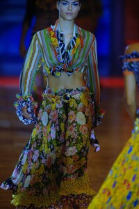 1879003443_versace-ss-1993(2).thumb.jpg.599cfa8fe1bfbb070c73ea56379f45d5.jpg