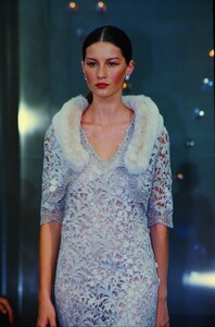 1912256796_VALENTINO-COUTURE-FALL-1998(4).thumb.jpg.a5aa3230c54fd24ef97cd54ddf5a80a4.jpg