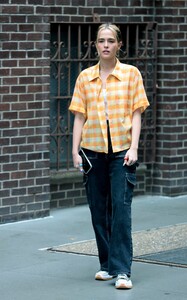       zoe160921BZNimage6.jpg