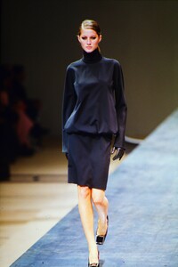 1937443530_ysl-fw-1999(11).thumb.jpg.1dd2fe2f4d6daf187b76fa85f0161ecd.jpg