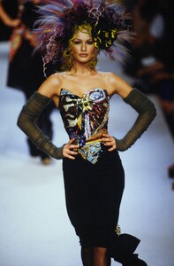 chanel-hc-fw-1992 (2).jpg