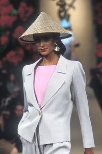 1971612622_YvesSaintLaurent1998HauteCouture6.thumb.jpg.1e5f24909527cf4e4883e8f742233d38.jpg