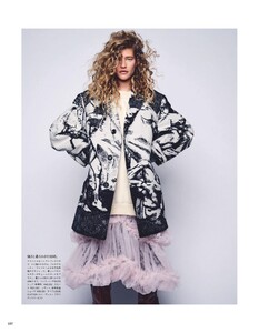 2021-09-01 Vogue Japan-page-004.jpg