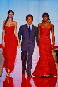 2017725485_valentino(2).thumb.jpg.5e92e02b3170f6c6b709e4867dc7df1d.jpg