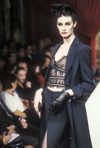 2034977999_Moschino1998WomenRTW62.thumb.jpg.f853e40f0d2e2d5e9ae70f4044889486.jpg