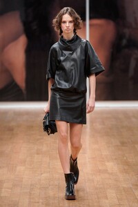 Giselle Norman Tods Spring 2022 RTW MFW1.jpg