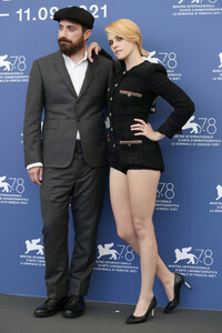 Kristen+Stewart+Spencer+Photocall+78th+Venice+MUup6D915qWx.jpg