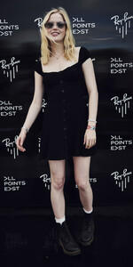 Ellie+Bamber+Ray+Ban+Studios+Points+East+Festival+s92XVyxfFGLx.jpg