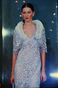 2120183806_VALENTINO-COUTURE-FALL-1998(7).thumb.jpg.557a0c18a8a5d22011356191dc08e67b.jpg