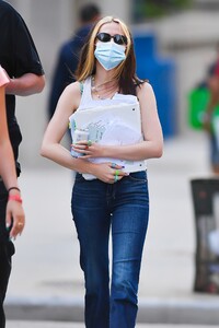 deu040921BZNimage106.jpg